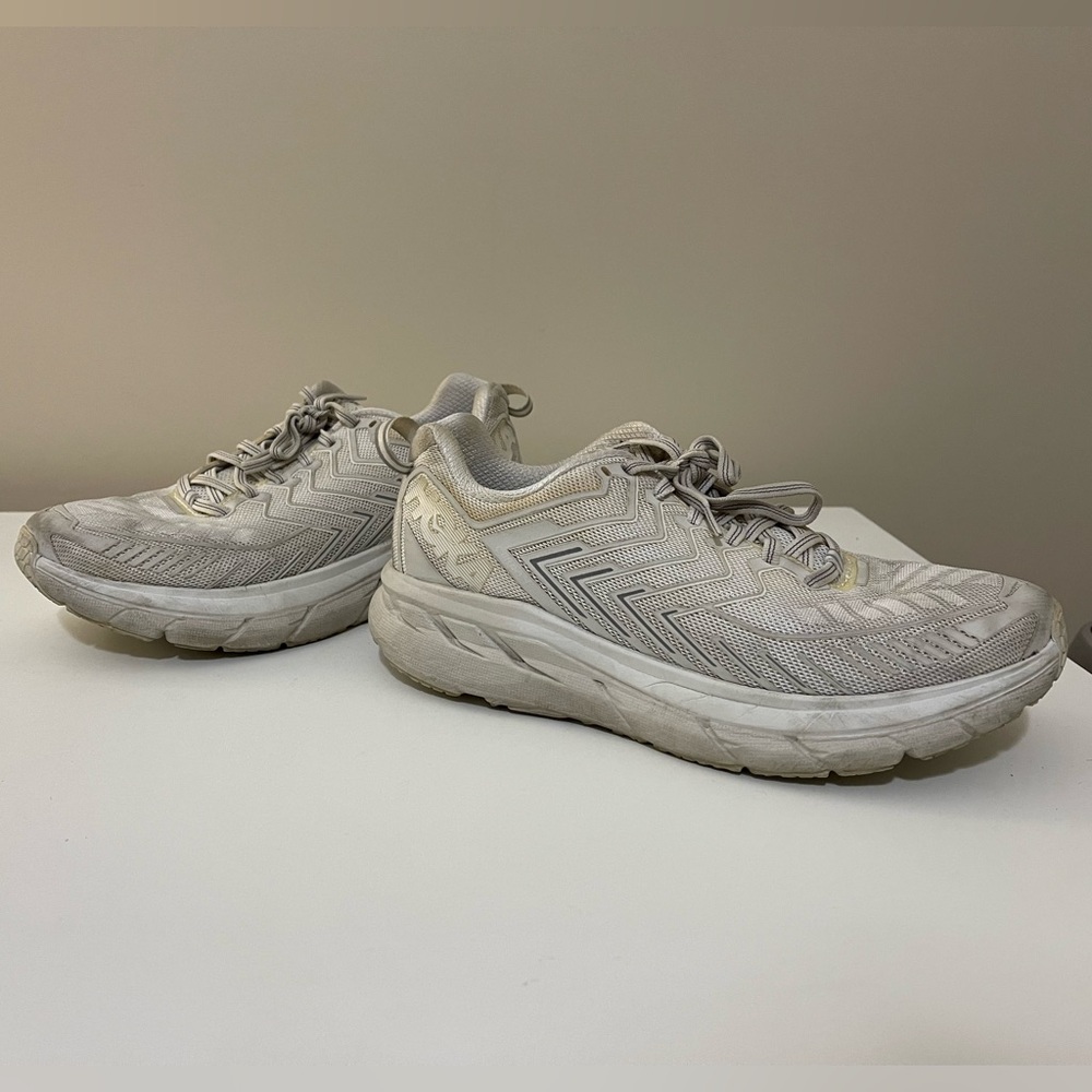 Hoka One One Women’s Outdoor Voices Clifton in White / Cloud